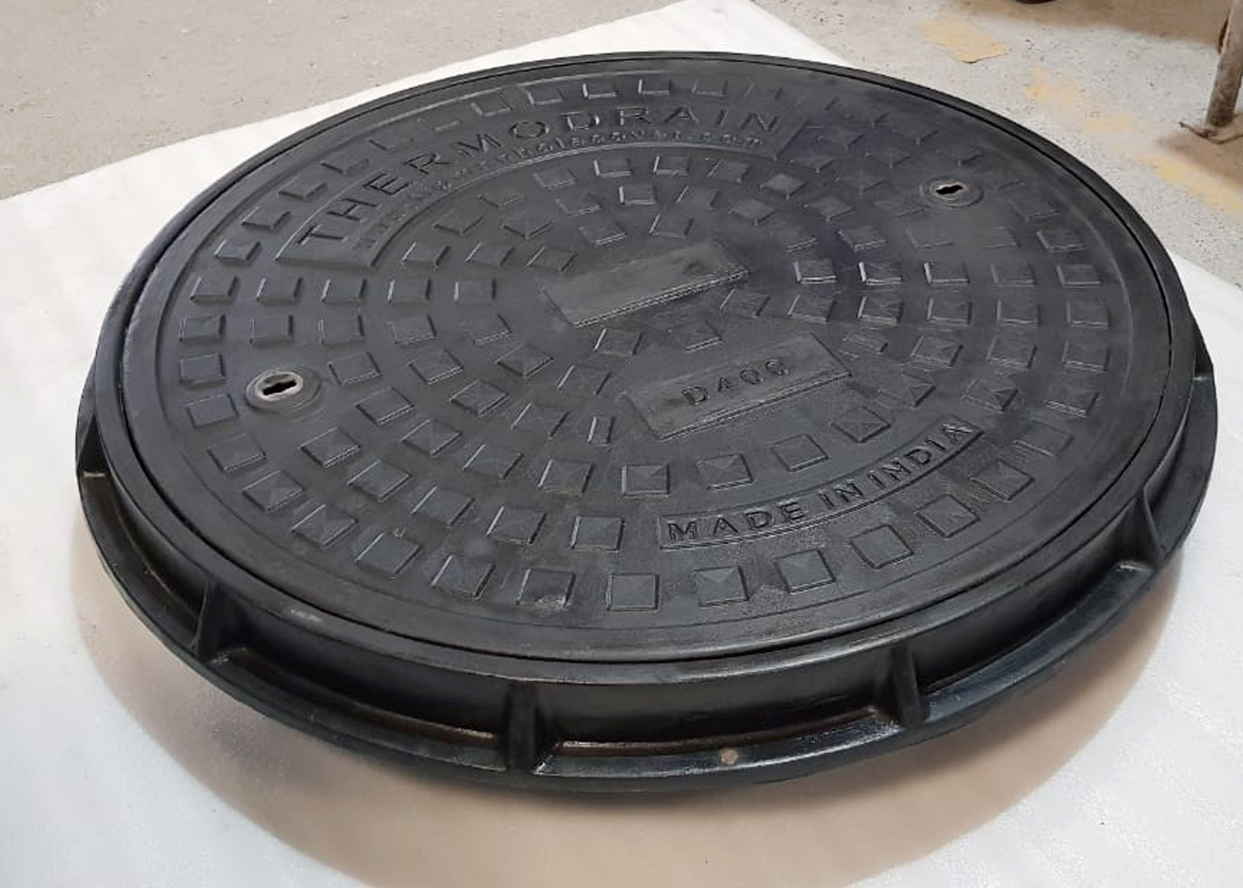 solid-top-manhole-covers-with-frame